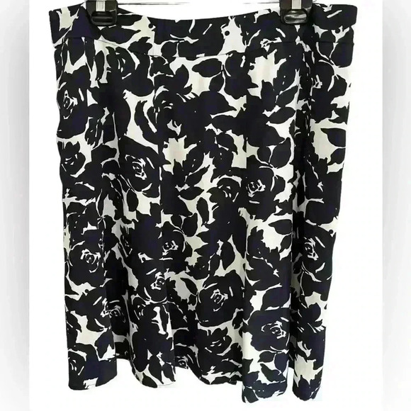 Jones New York Collection Navy/White Flared A-Line Floral Skirt - Picture 2 of 9